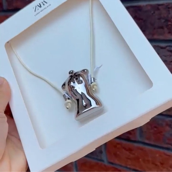 ZARA BUST CHARM NECKLACE - Picture 2 of 9